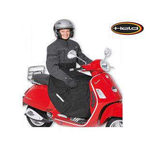 Held wetness protection raincover for scooter riders